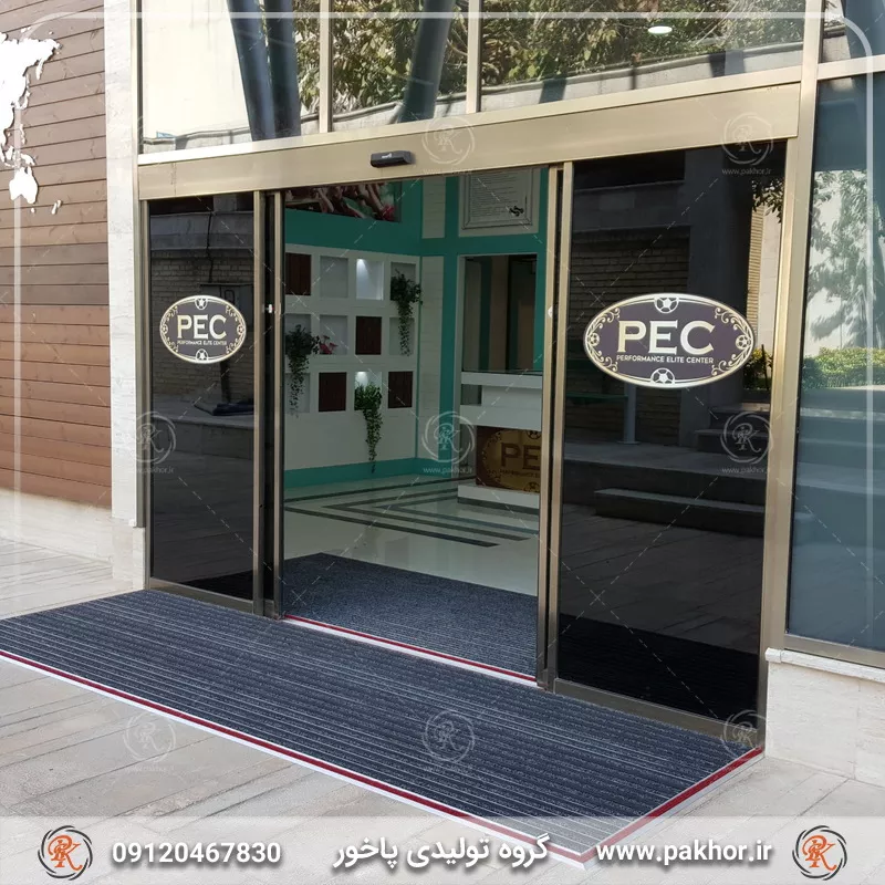 نمونه اجرا شده پادری آلومینیومی شیار دار موکت دو سانتی کد M5